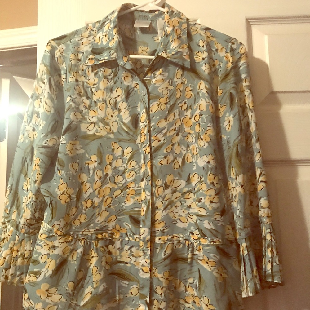 Emma James shirt size 6. 100% polyester. Adorable.